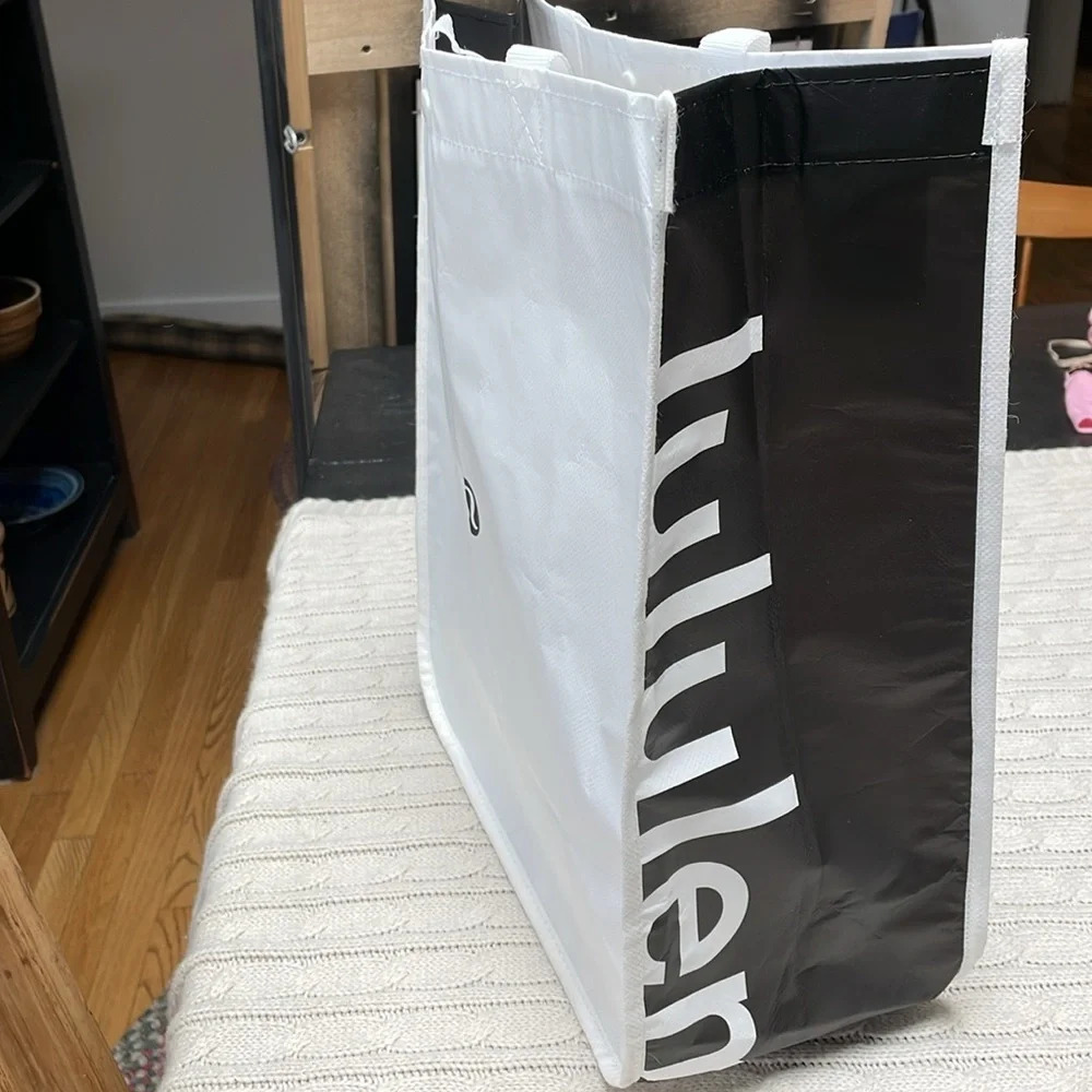 Lululemon reusable tote Snap closure. Black and white. 16” long x 14” wide x 6” - Picture 4 of 7